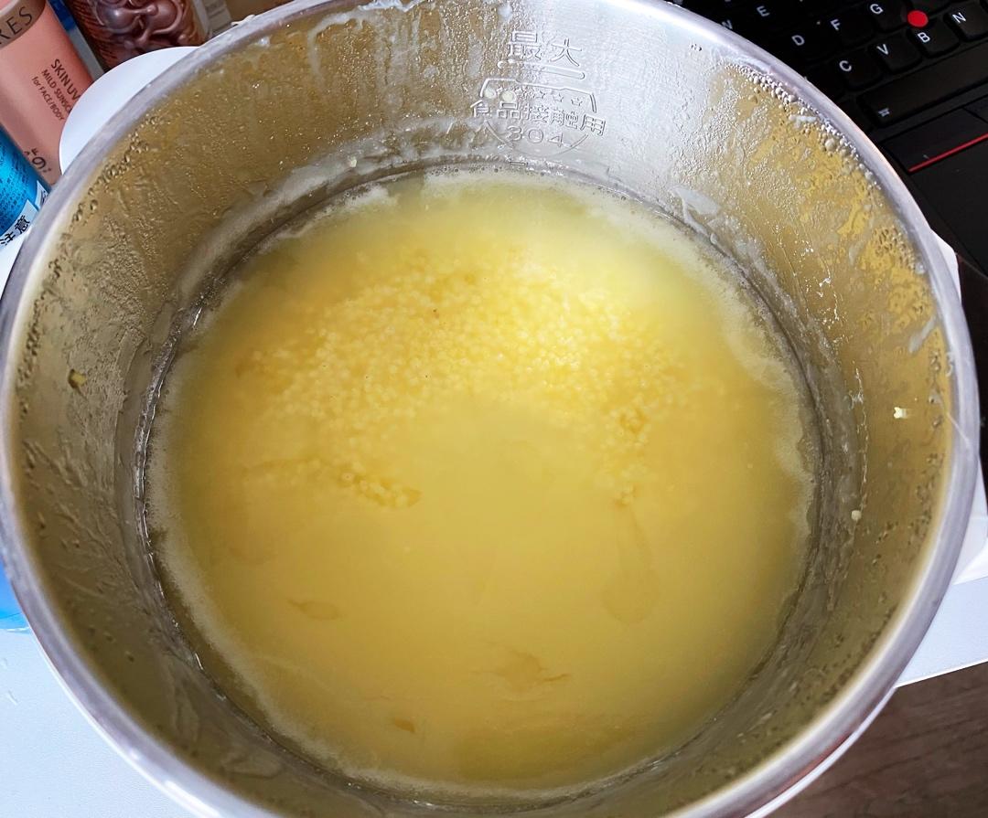 终于熬出一锅有厚厚米油的小米粥