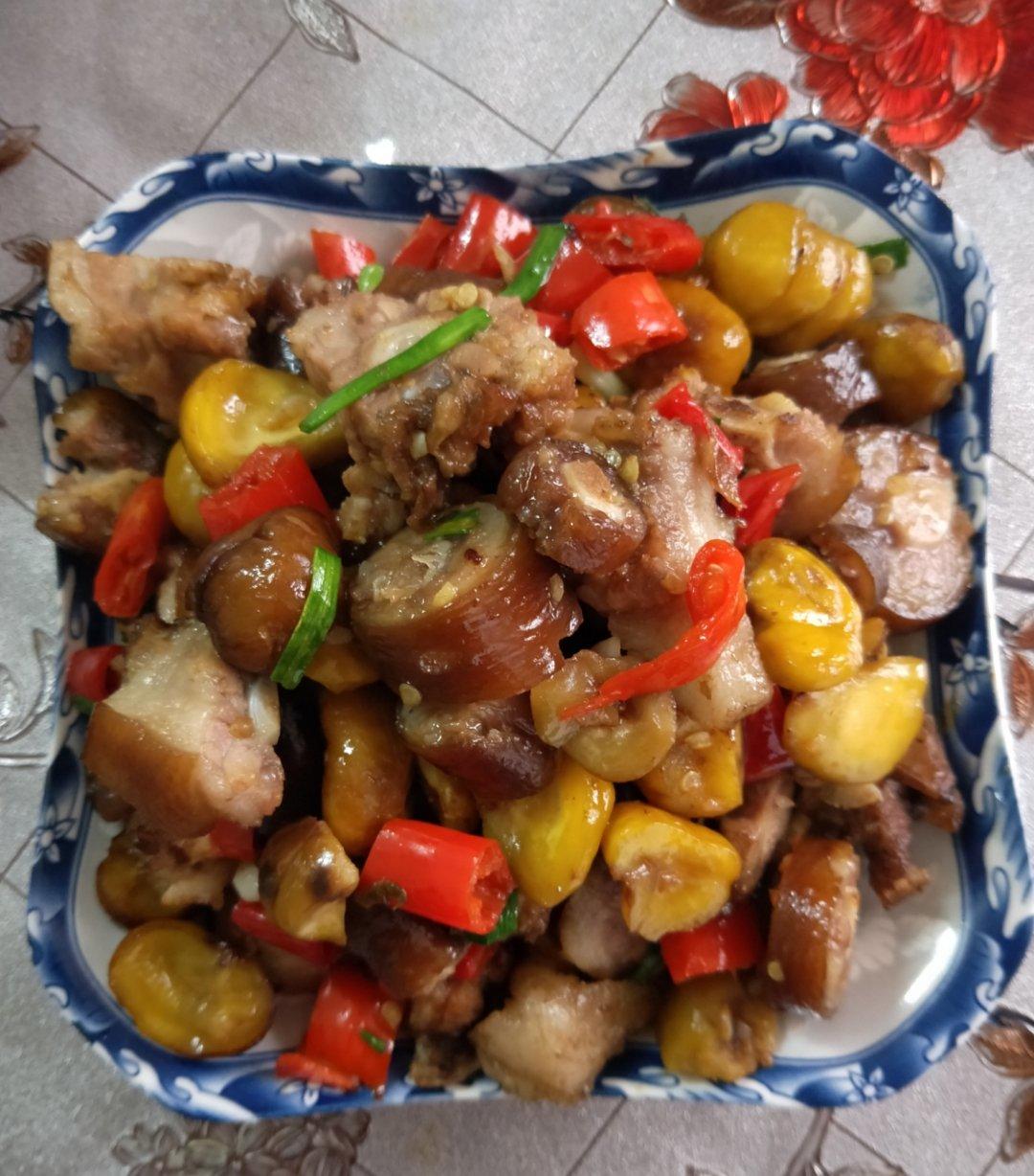 板栗焖猪尾巴