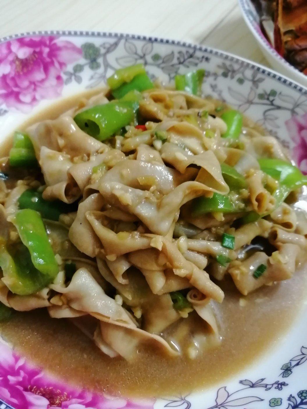 超容易又好吃的葱蒜炒鸭肠(小tips让鸭肠比较好吃不会硬邦邦)
