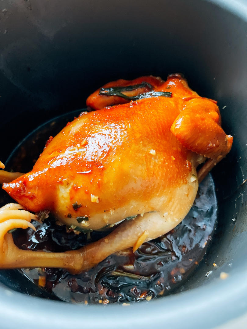 一口电饭锅焖一只鸡【隔壁的小孩都馋哭了】
