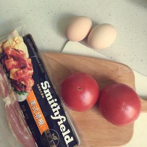 原创 番茄培根鸡蛋盅的做法 步骤1