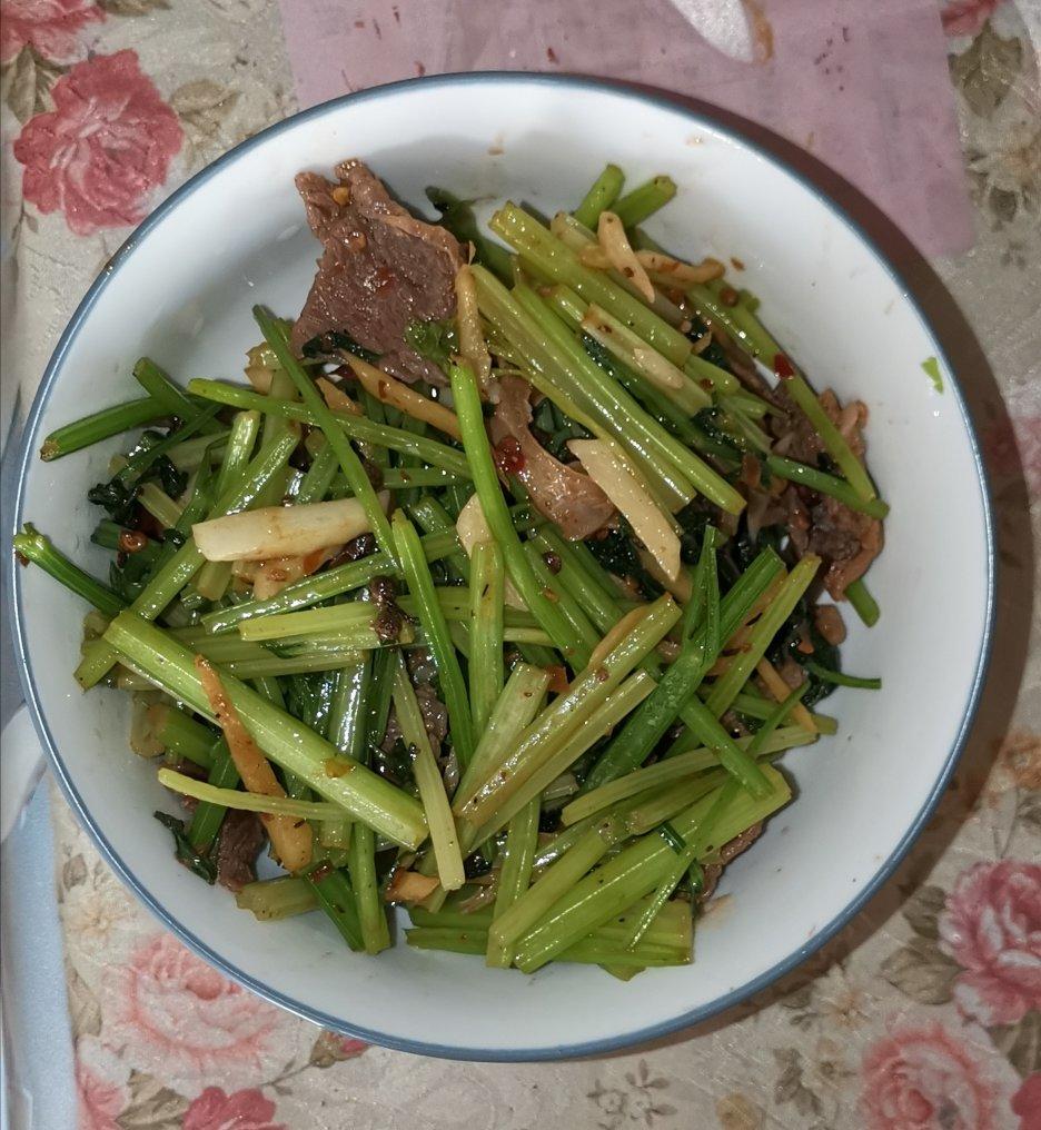 芹菜炒牛肉