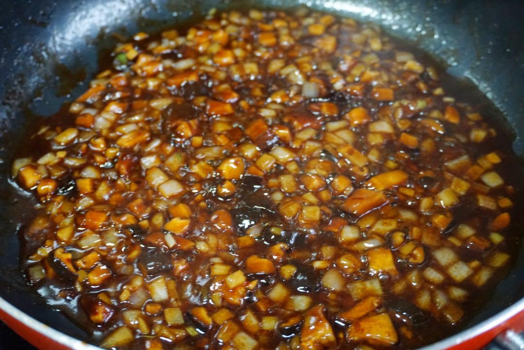 去餐厅必点的粤式虾皇粉丝煲的做法 步骤6