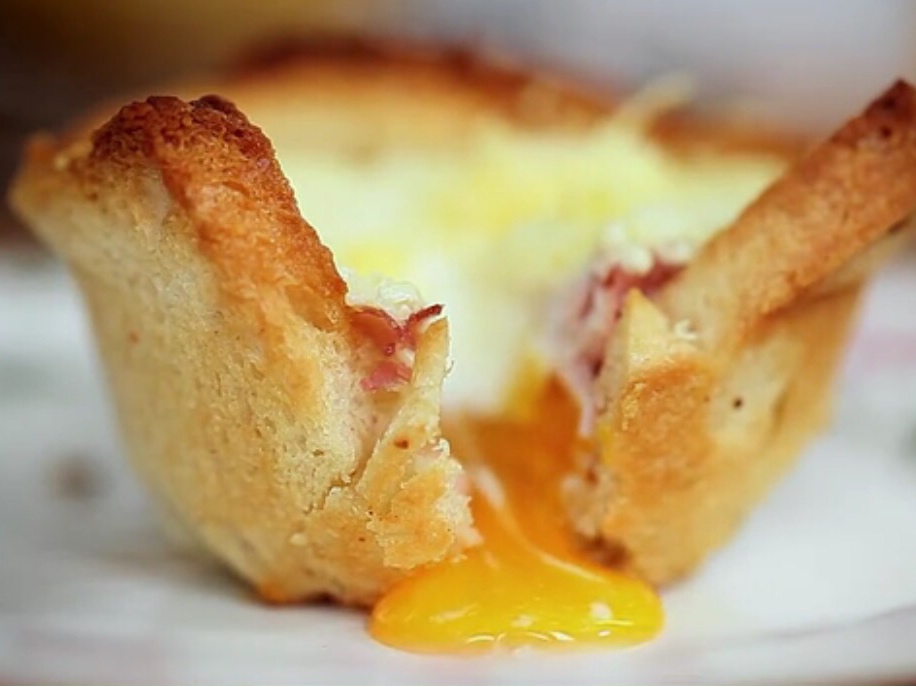 Rachel khoo的热三明治马芬
Croque Madame muffins
Cheese, ham, and egg sandwich muffins的做法