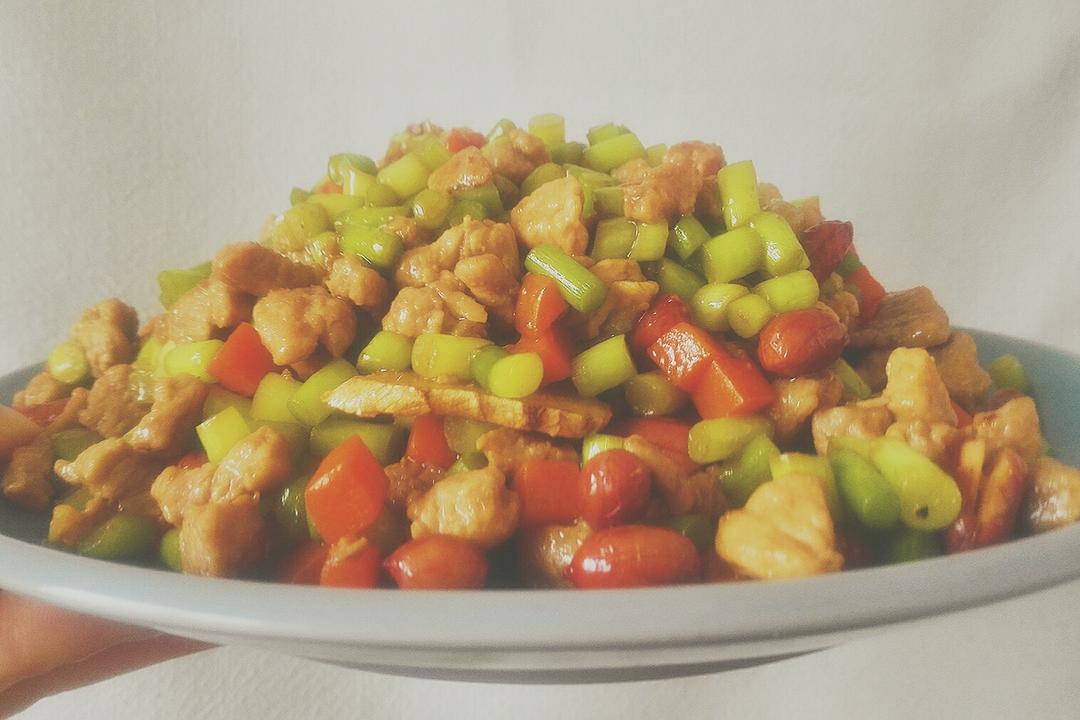 蒜薹肉丁的做法