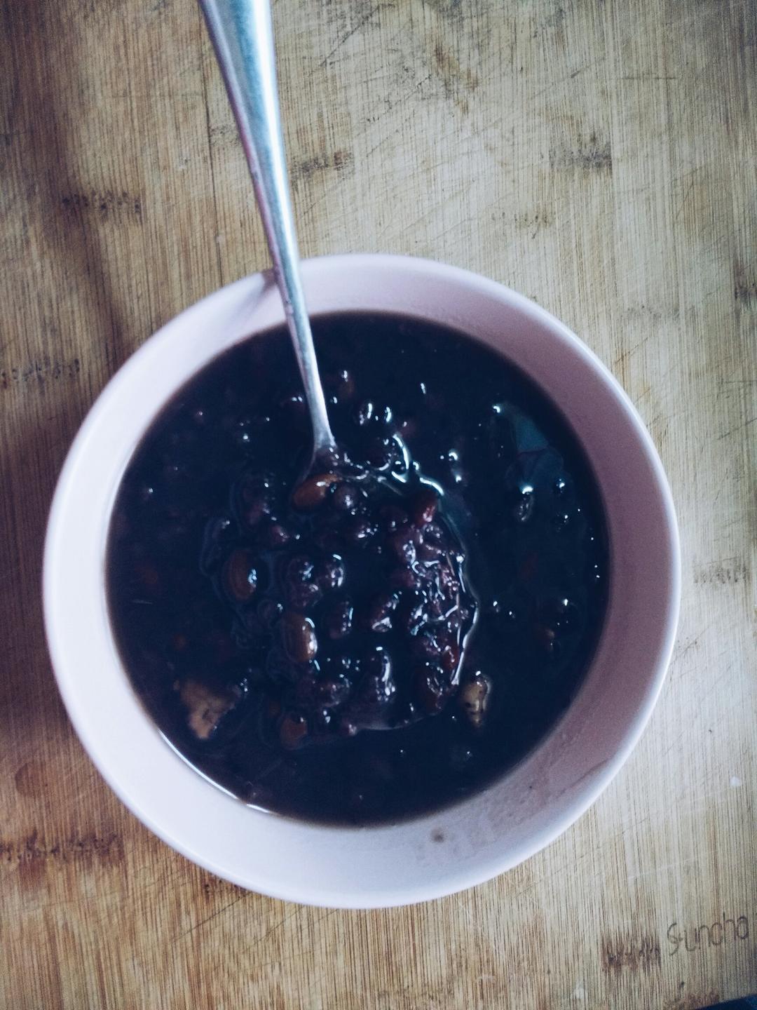 黑米黑豆黑芝麻粥