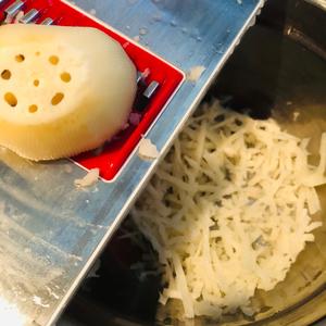 🍳摩飞锅版香煎藕饼🍳—一口接一口的好美味❗️备料简单，香脆可口❗️的做法 步骤1