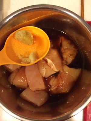 日式炸鸡胸肉的做法 步骤2