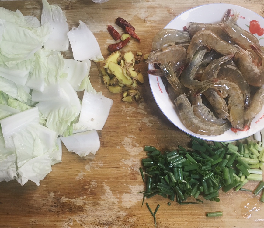 做法简单有营养的大白菜炒虾的做法 步骤1