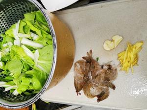 虾仁炒小白菜的做法 步骤1