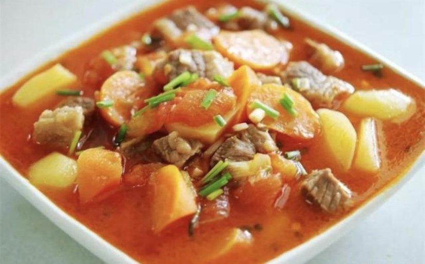 西红柿胡萝卜土豆炖牛肉的做法