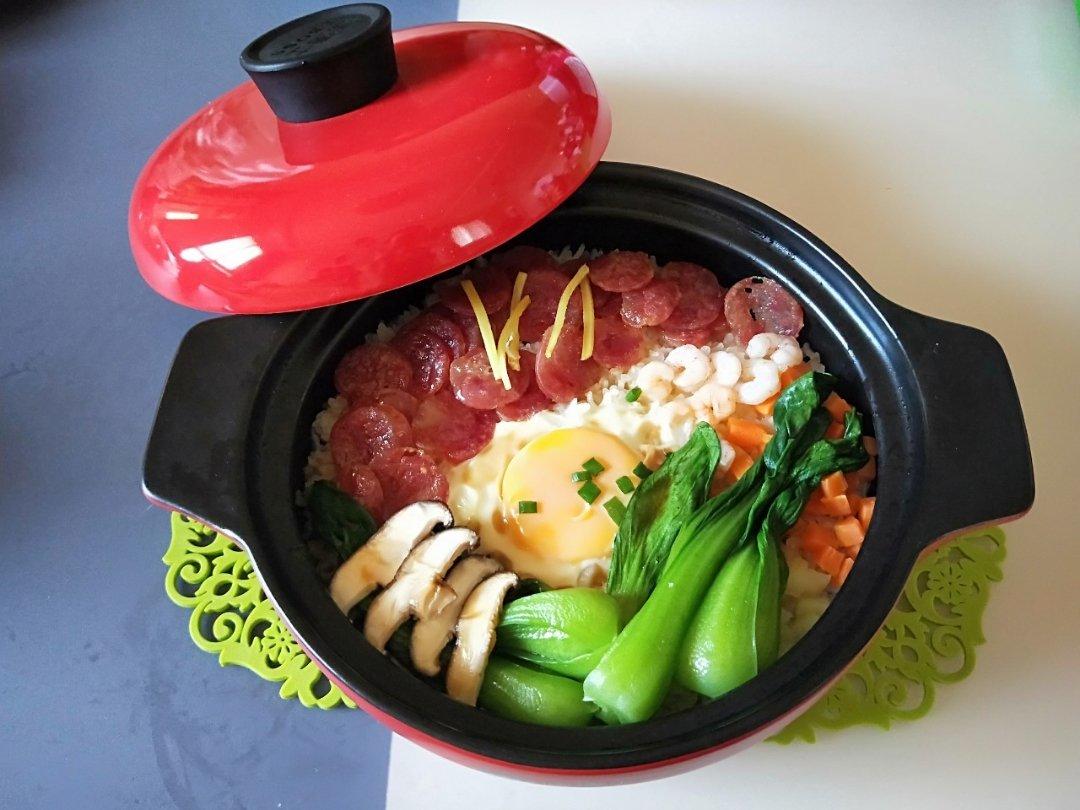 广式腊味煲仔饭