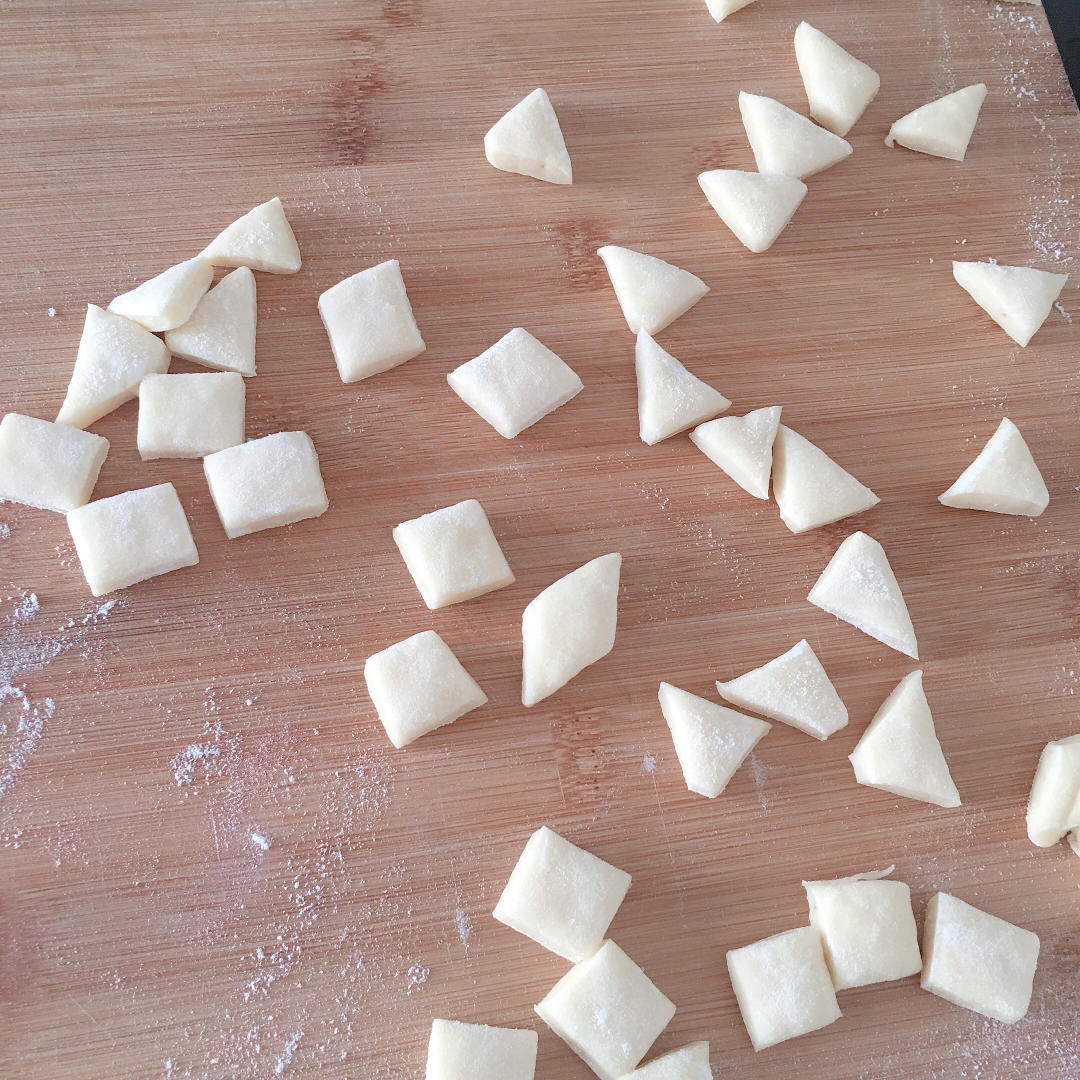 三个鸡蛋一碗面就能做出的小零食 哄娃神器 孩子一口一个喜欢的停不下来 附细节视频详解