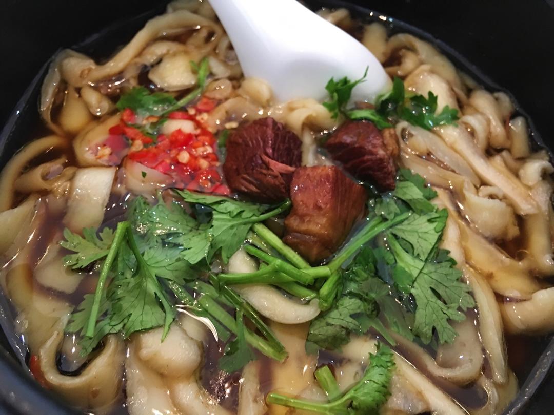牛肉刀削面