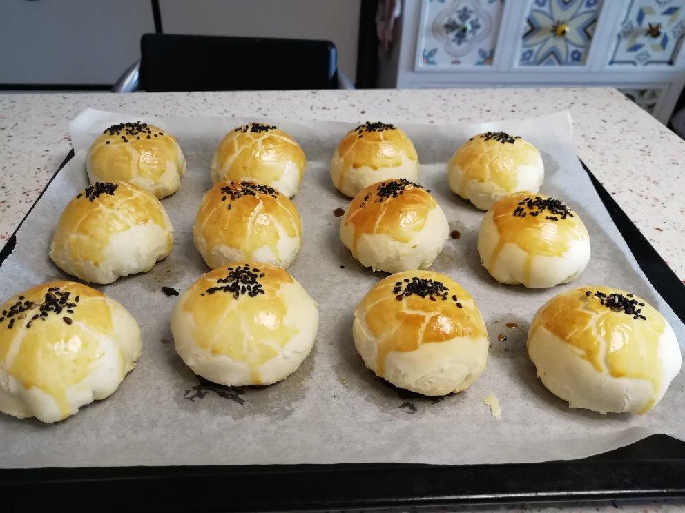 视频 手把手教你做蛋黄酥 厚皮还不用揉出膜 特别好吃