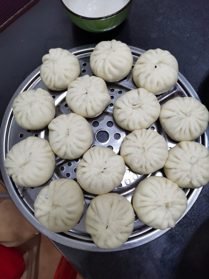 松软多汁的肉包子