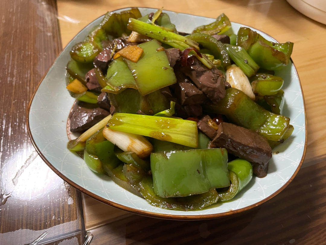 “葱爆鸭血”老公夸葱油裹着鸭血真的太香了！连葱都吃的一干二净哈哈