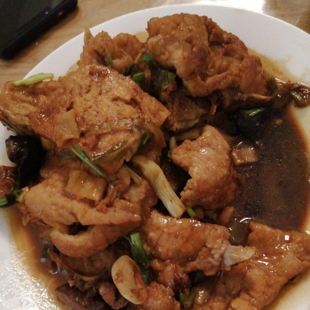 和老豆腐一起卤的大排比葱烤好吃太多