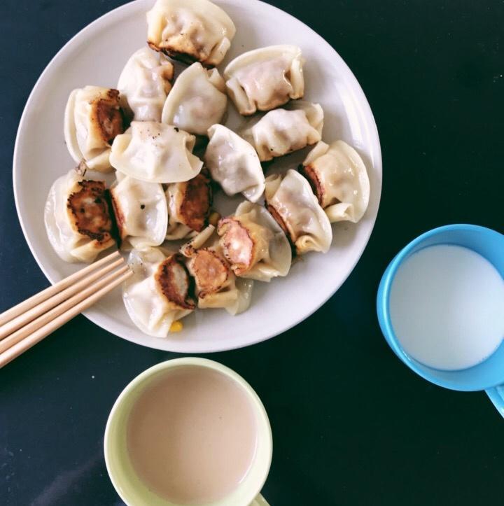 速冻水饺吃腻了吗~变锅贴吧(๑´ڡ`๑)