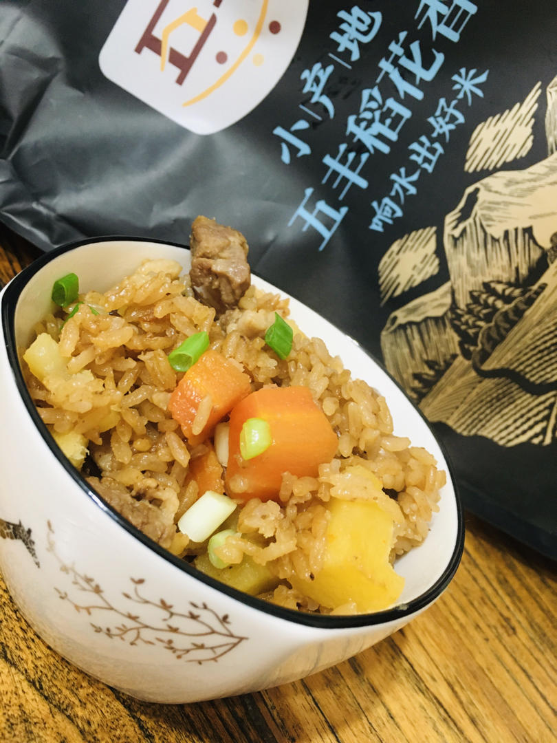 土豆五花肉焖饭