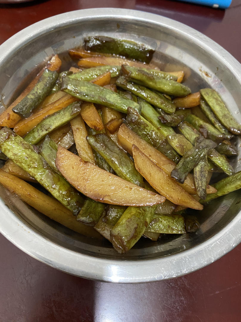 刀豆烧土豆-不是肉却比肉更好吃，做法太简单了，一看就会，上了桌大家抢着吃！