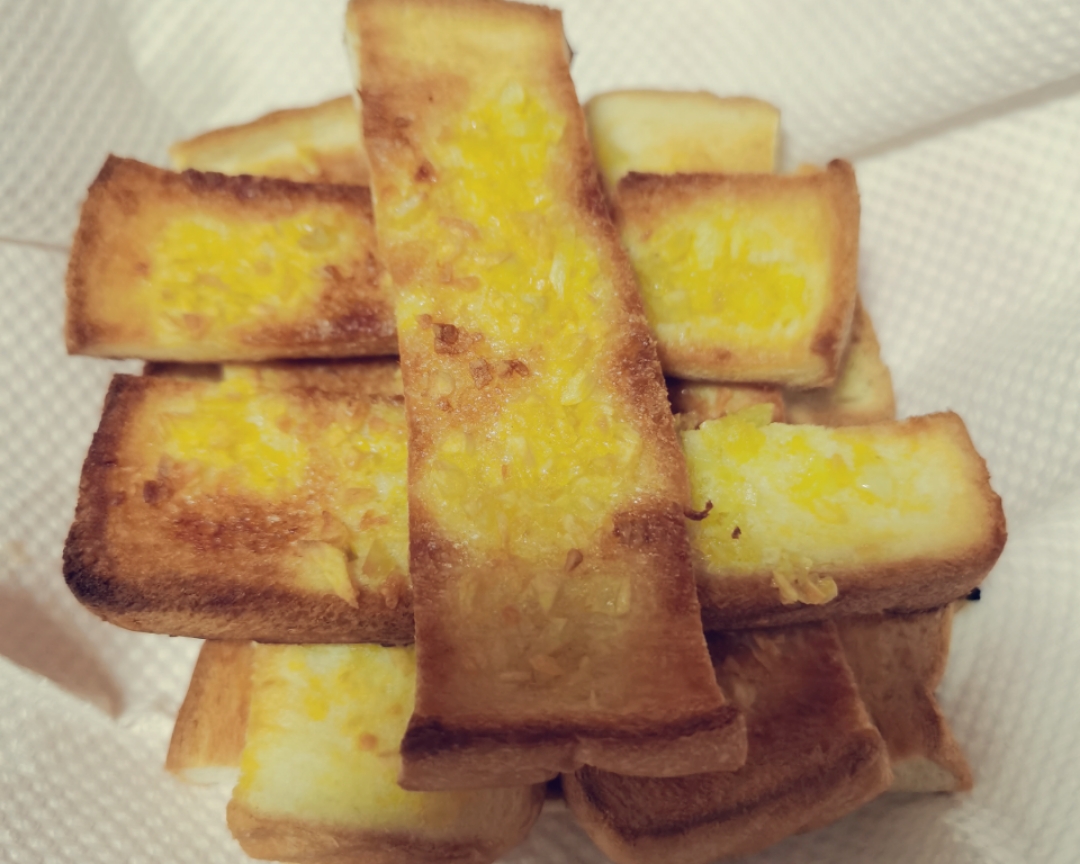 10分钟的简易早餐:蒜香烤面包的做法