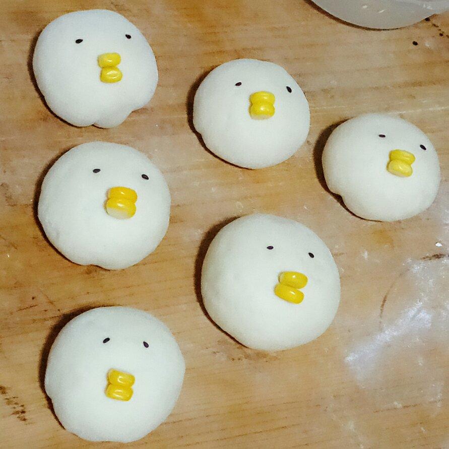 馒头。小黄鸡面包。超可爱羞涩。