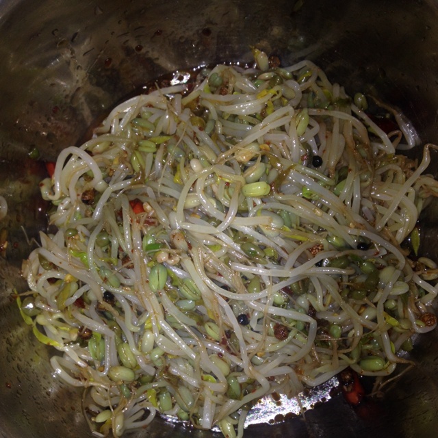 酸辣炝拌绿豆芽