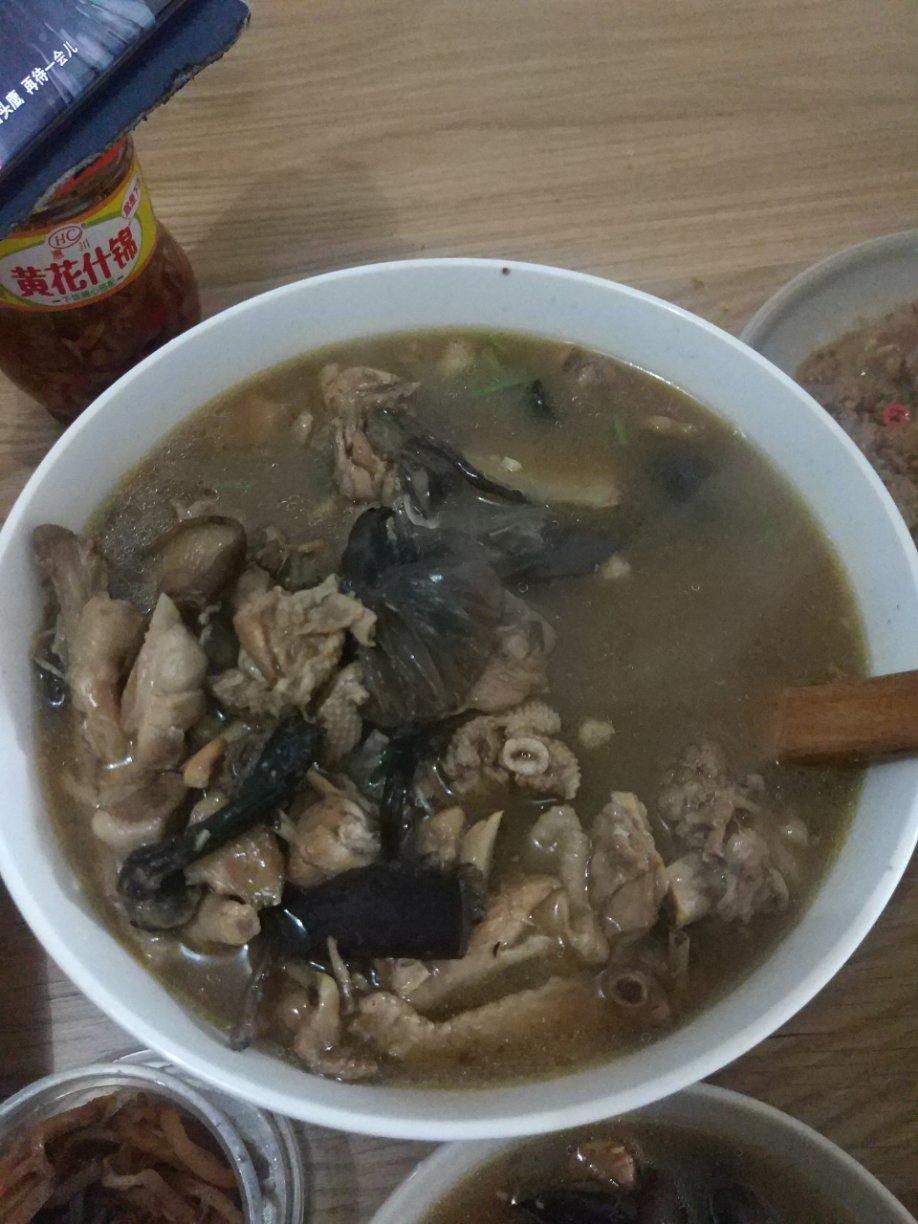 小鸡炖蘑菇