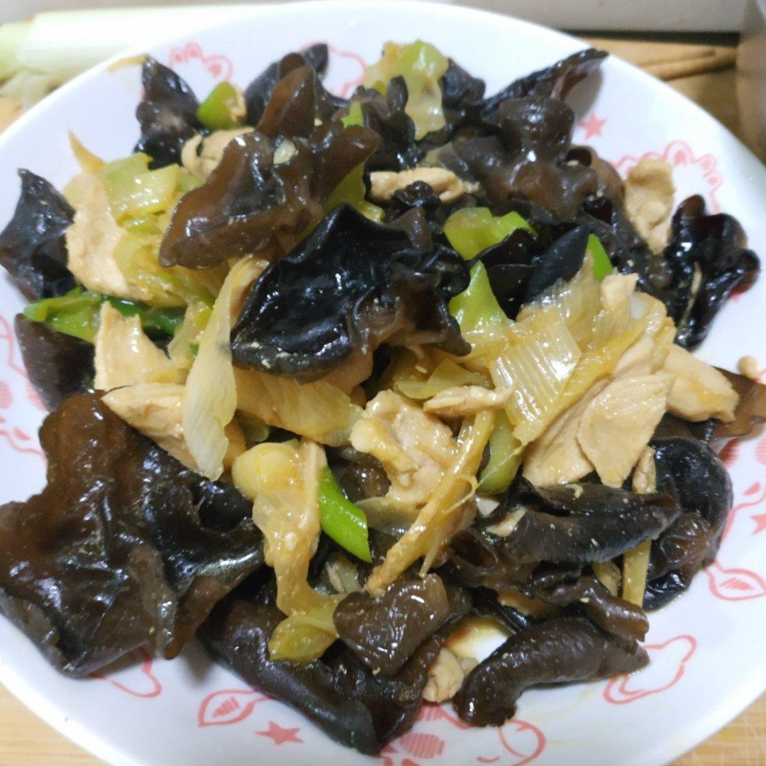 葱烧木耳炒肉