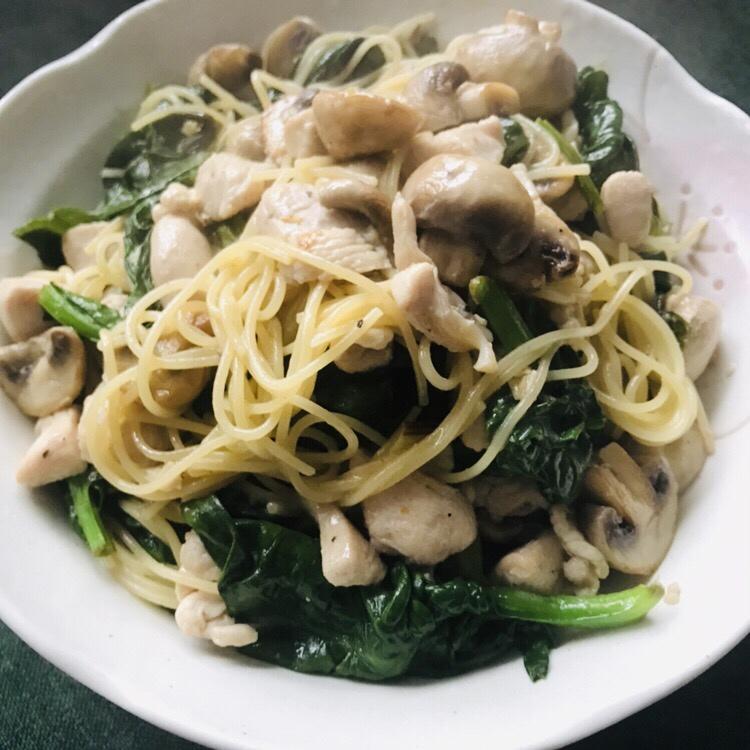 蘑菇鸡肉意面