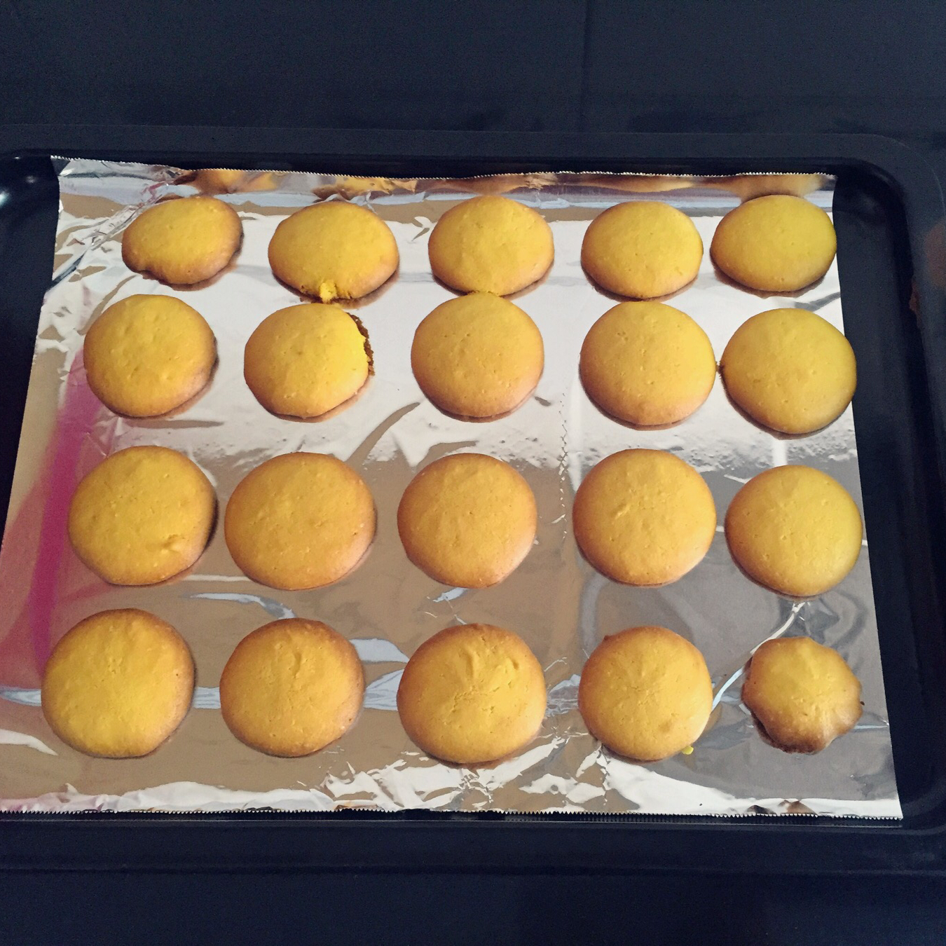 消耗蛋黄之作—蛋黄芝麻小饼干