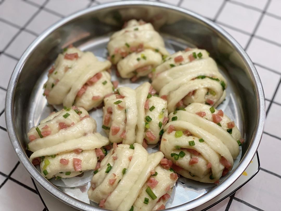 最好吃的火腿葱香花卷—附让葱不变黄的小窍门