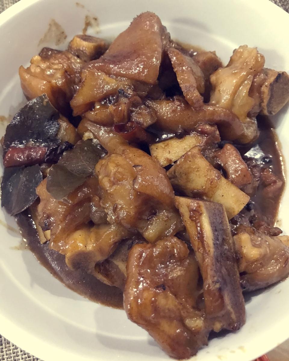 美味的家常菜：红烧猪蹄