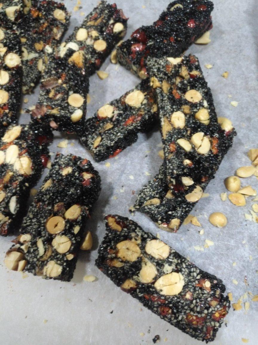 红枣核桃黑芝麻糕