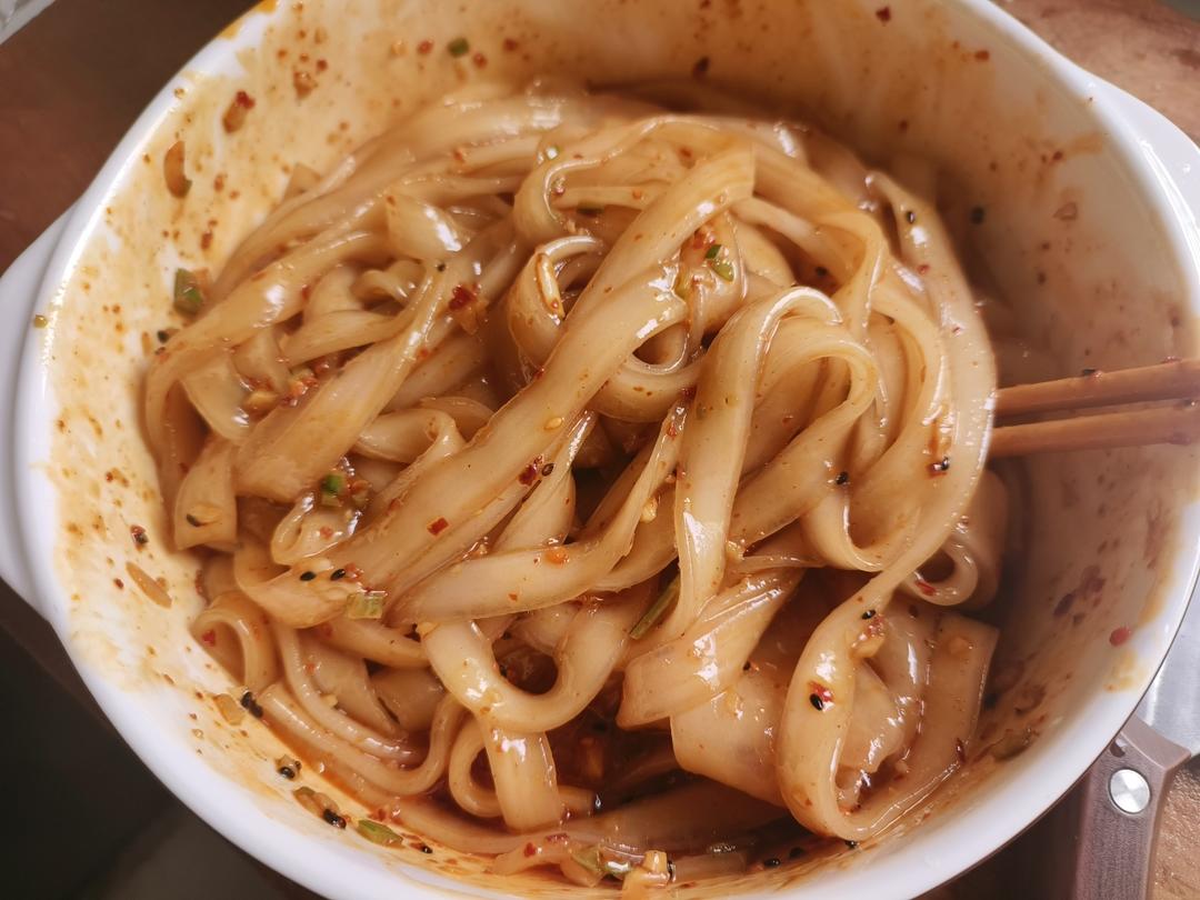 秒杀小夜市的麻酱流汁宽粉