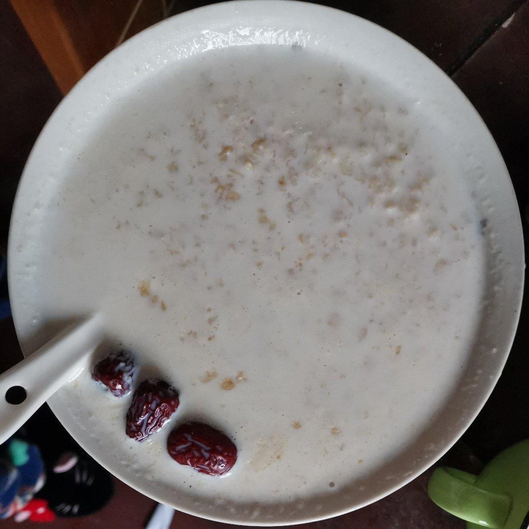 牛奶燕麦粥