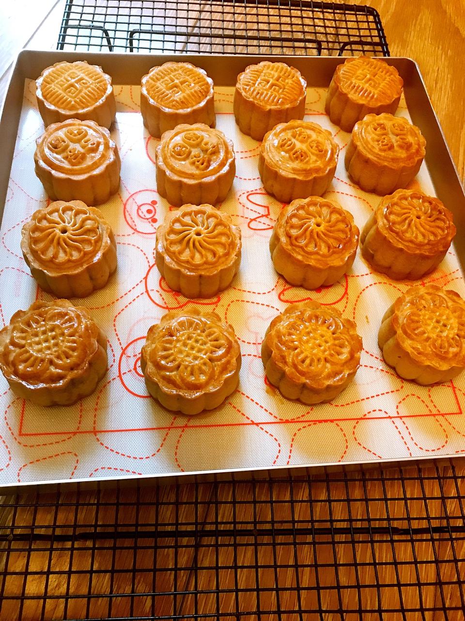 广式月饼——蛋黄莲蓉月饼