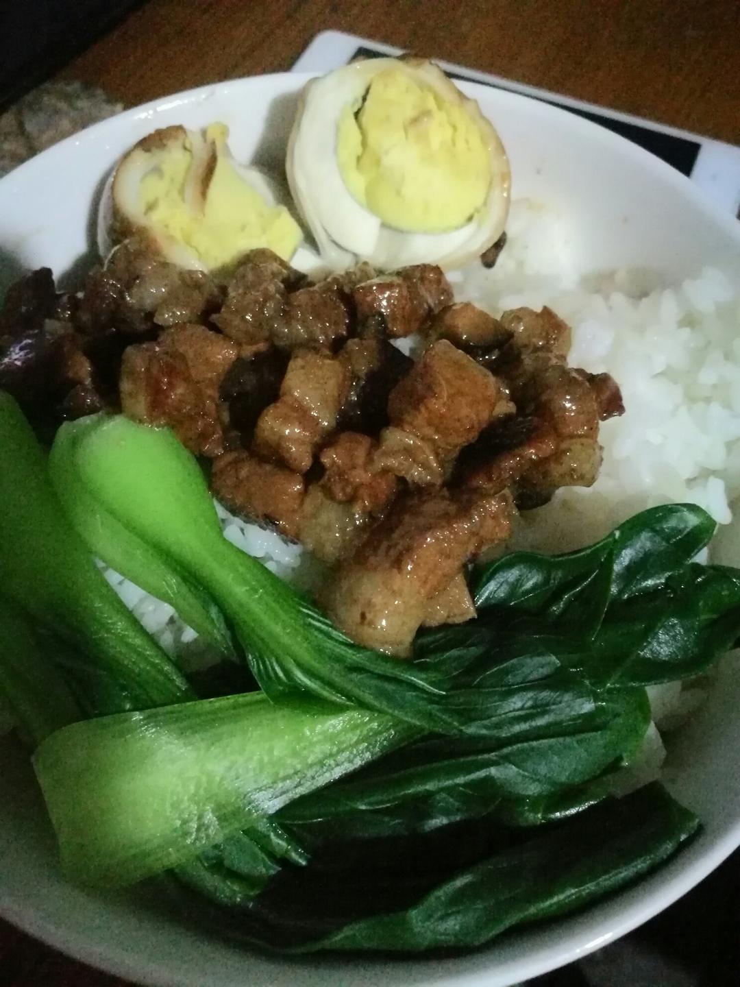 洋葱酥卤肉饭