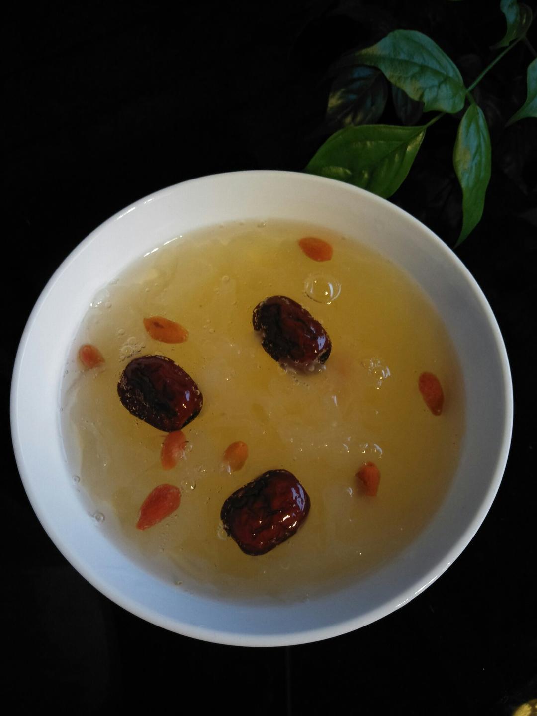 冰糖银耳红枣汤