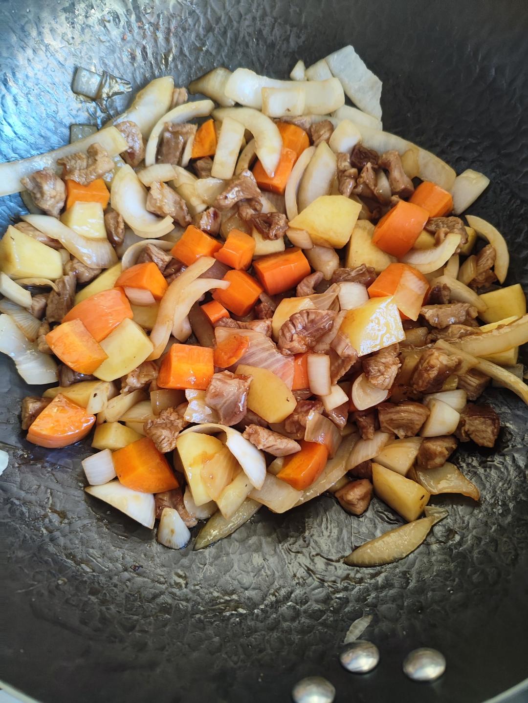 喷香羊肉焖饭