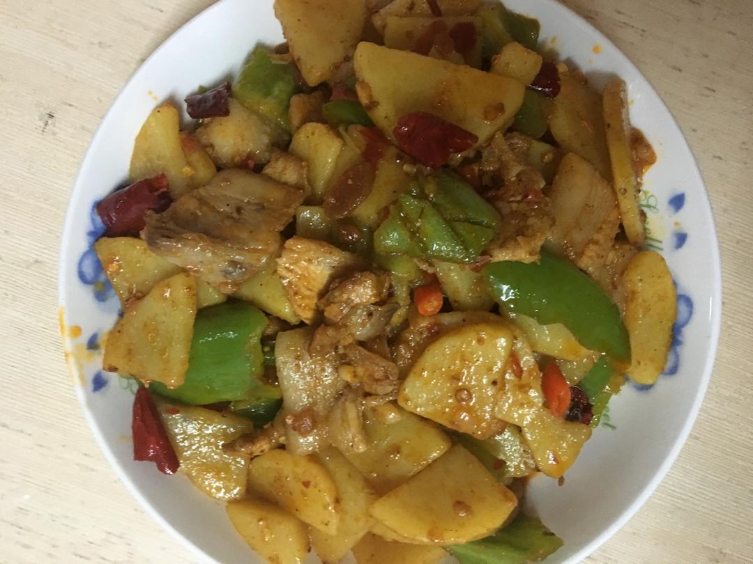 五花肉干煸土豆片