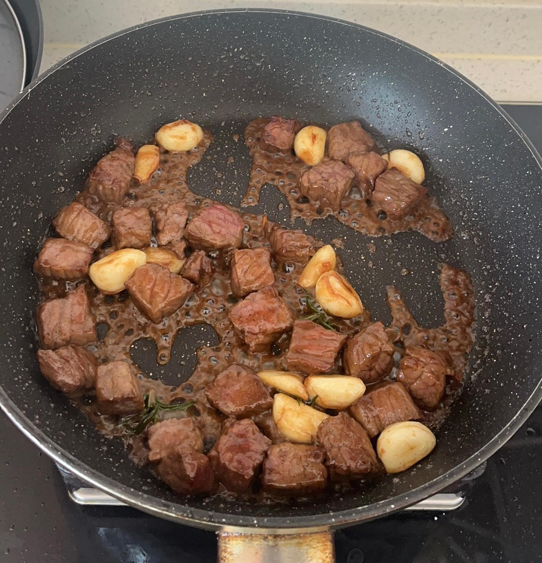 好吃到舔盘的蒜香黑椒牛肉粒
