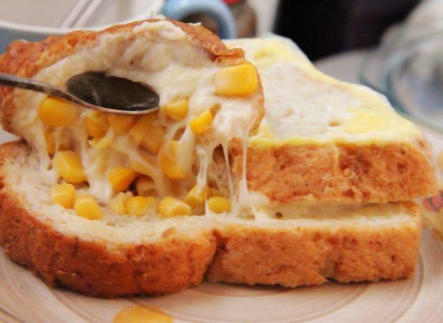 蒸全麦土司夹玉米奶酪的做法