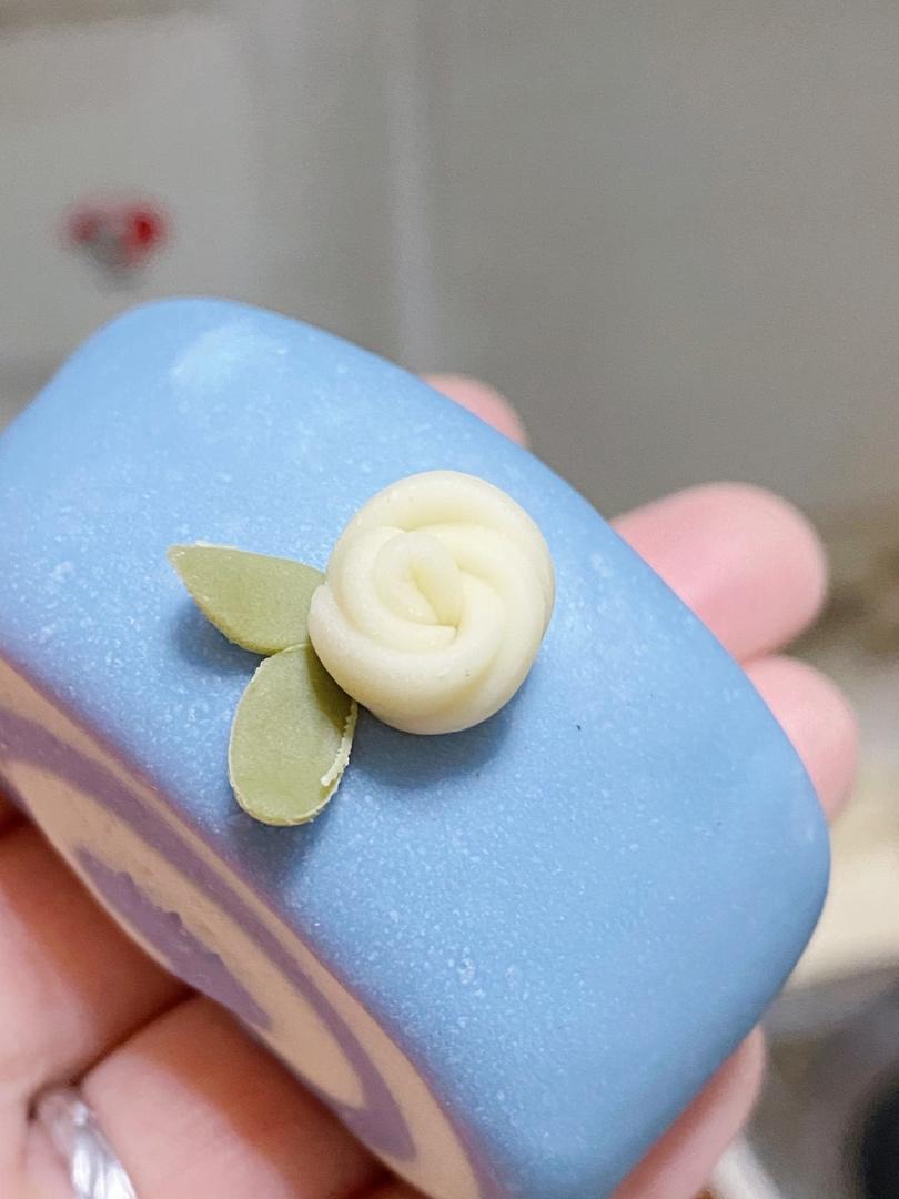 「原创」椰香花花小馒头                   （蝶豆花汁）