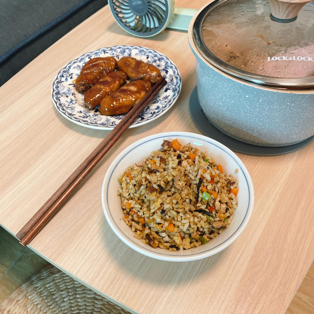 万变的紫菜炒饭