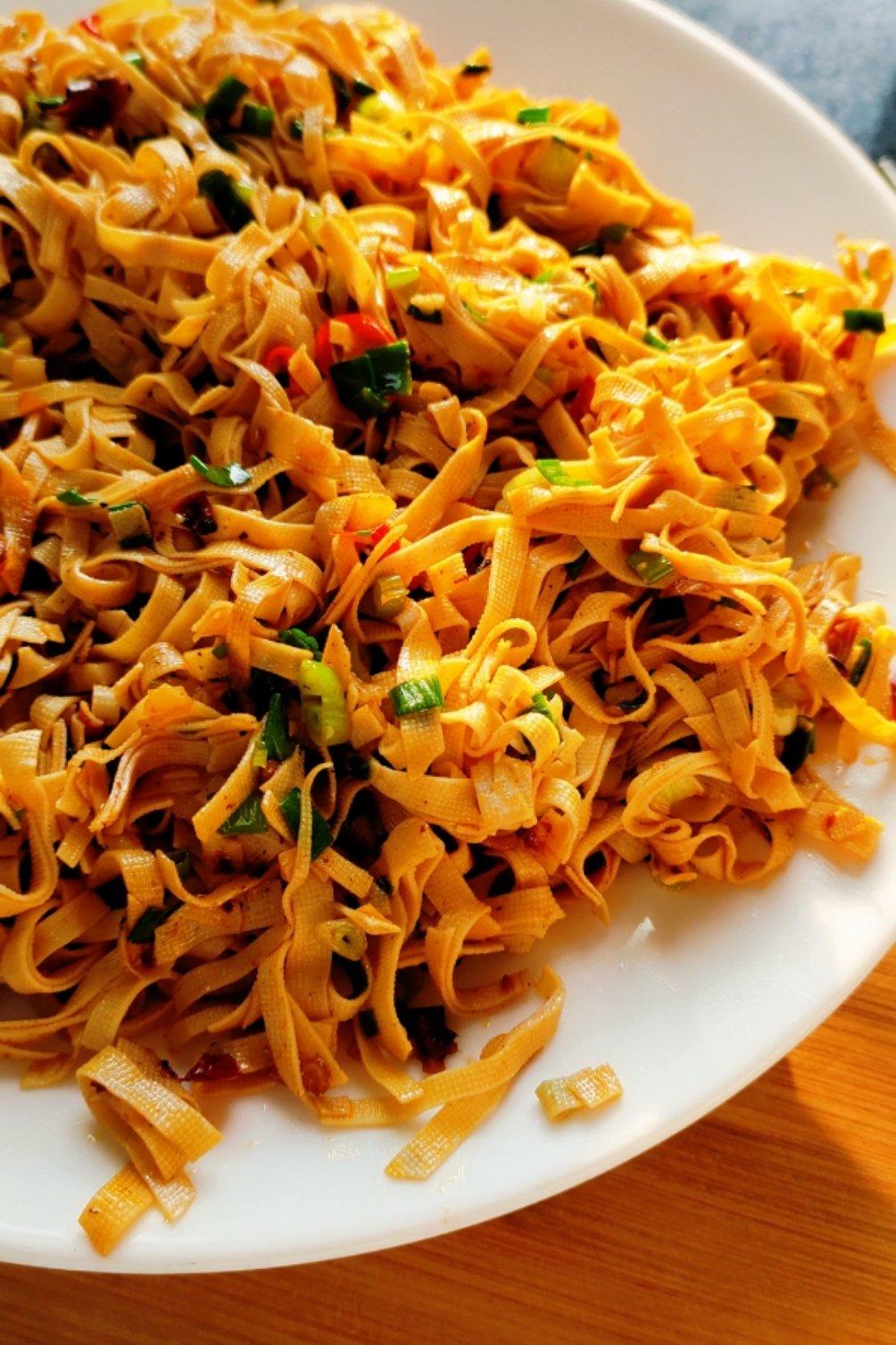 我喜欢的下饭菜【浓郁葱香味的香辣百叶丝】