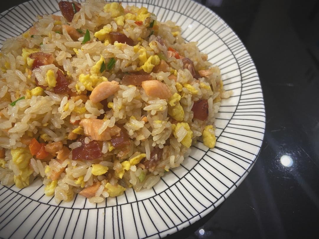 怒吃三碗的三文鱼炒饭