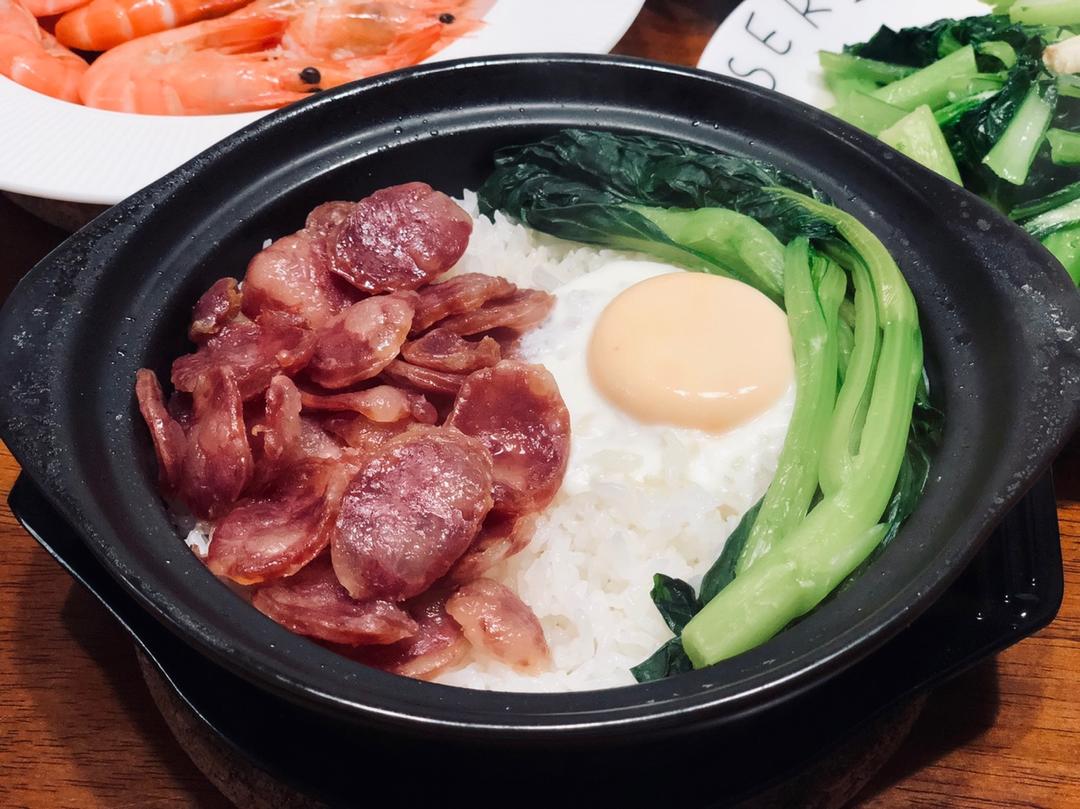 广式腊味煲仔饭