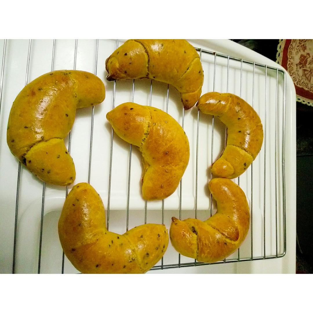 南瓜芝麻牛角包
